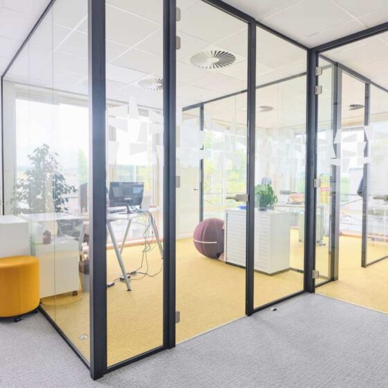 works at Fiabilis in Drogenbos with glazed partitions