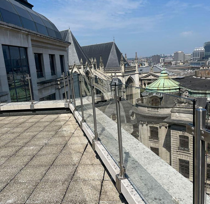 travaux en cours d'Europlafond - garde corps terrasse pour Vastint