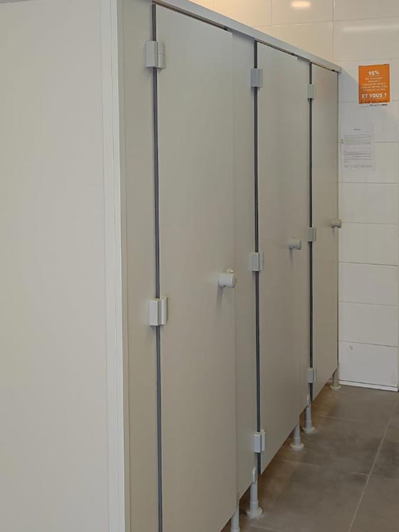 grey sanitary partitions Europlafond